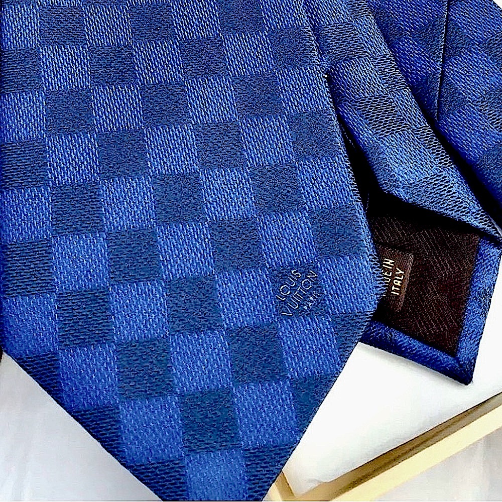 🎁LV HOLIDAY 26’🎁💯LOUIS VUITTON DAMIER KNIGHT BLUE SPECIAL LIMITED EDITION TIE🔥🎁 - Picture 5 of 13